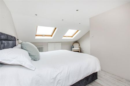 4 bedroom end of terrace house to rent - Photo 2