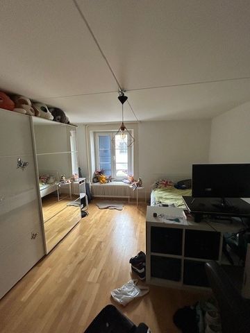 Grand appartement de 3 pièces situé au 1er étage à Colombier - Photo 2