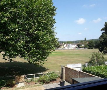 4 bedroom link detached house to rent - Photo 3