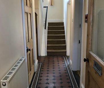 1 bedroom in a house share to rent - Photo 2