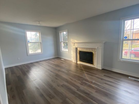 For Lease - 104 Inverhuron Trail, Oakville, Ontario - Photo 1