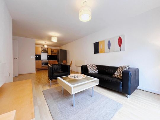 2 bedroom Flat To Let - Photo 1