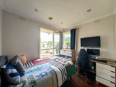 33 Cleary Court, Clayton South VIC 3169 - House For Rent | Domain - Photo 3