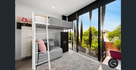 Well-Lit, Size Abundant Abode In Desirable Collingwood - Photo 4