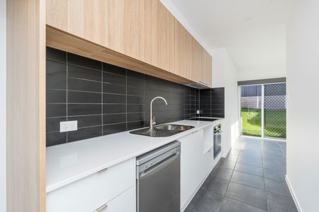 NEWLY BUILT DUPLEX IN WONDUNNA - Photo 4