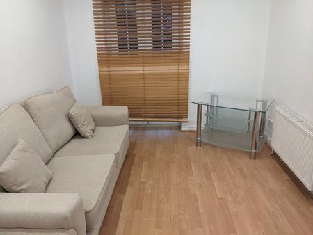 3 Bed Semi-Detached House, Leeds, LS15 - Photo 2