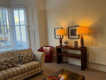 2 Bed Flat - Photo 5