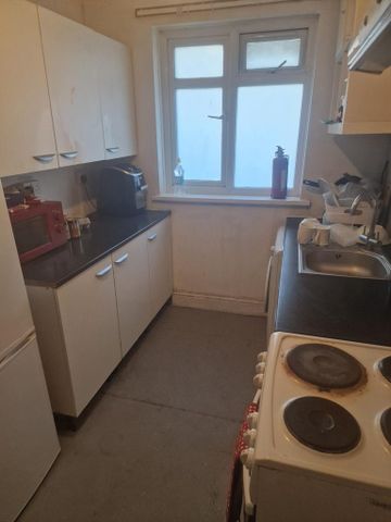 1 bedroom in a house share to rent - Photo 4