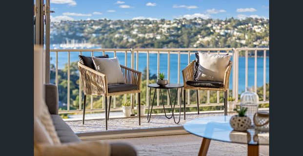 Freshly Painted With Stunning views of iconic Middle Harbour - Photo 1