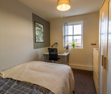 5 Bed Student Accommodation - Photo 1