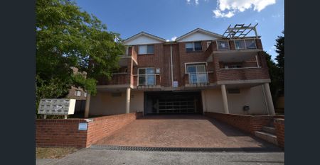 Delightful Two Bedroom Apartment Saught-After Location - Photo 5