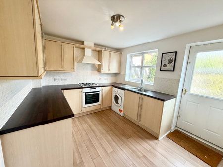 Modern mid-terraced home in Ruddington with driveway and garden - Photo 3