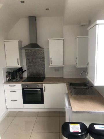 5 bedroom private hall to rent - Photo 3