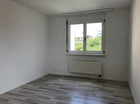 Sonnige 3.5-Zimmer-Wohnung mit moderner Ausstattung und Balkon - Photo 4