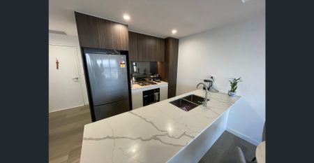 - 1 WEEK FREE RENT - LEVEL 16 - Photo 2