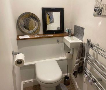 1 bedroom character property to rent - Photo 2