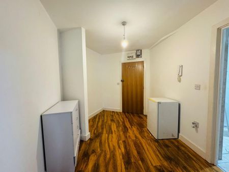 Studio to rent - Photo 2