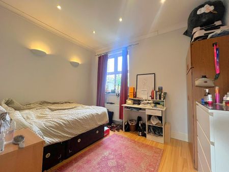 3 bedroom flat to rent - Photo 4