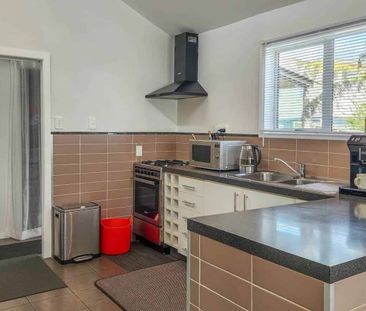 Great location in Stanmore Bay - Photo 3