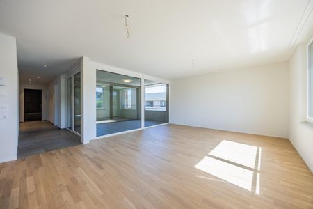 Moderne 3.5-Zimmer-Wohnung mit heller Loggia - Photo 2