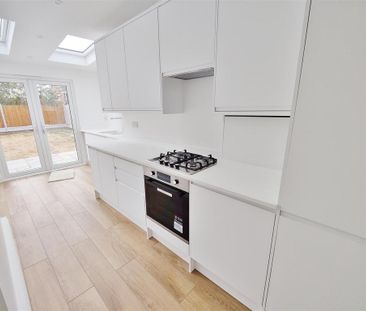 3 bedroom semi-detached bungalow to rent - Photo 3