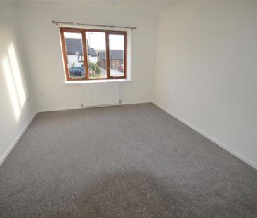2 bedroom semi-detached bungalow to rent - Photo 3