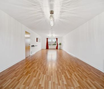 3 bedroom flat to rent - Photo 2