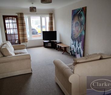 4 bedroom detached house to rent - Photo 3