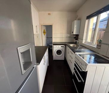 2 bedroom terraced house to rent - Photo 4