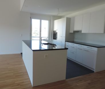 Neuwertige und grosszügige 3.5-Zimmer Dachwohnung - Photo 2