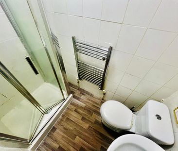 3 bedroom flat to rent - Photo 6