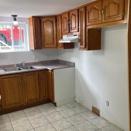 Beau 4 et demi a Brossard - lumineux demi sous sol - libre immédiatement - Photo 3