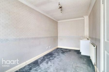 6 bedroom semi-detached house to rent - Photo 3