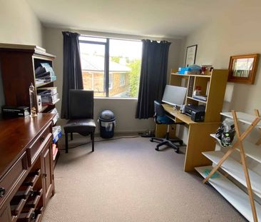 Charming Family Home in Brookfield - Photo 3