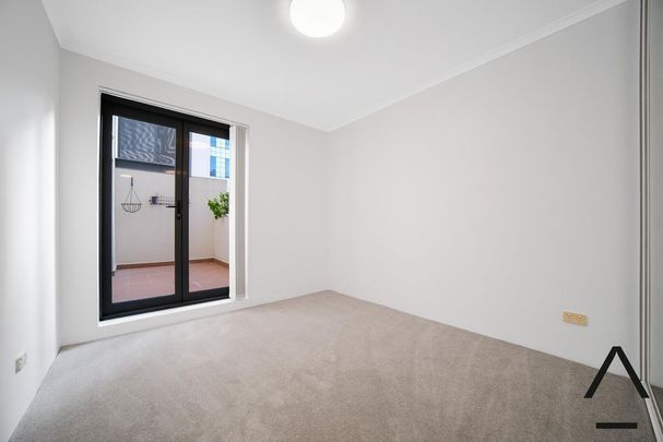 Freshly Renovated Modern 3-Bedroom Apartment in the Heart of Chatswood - Photo 1