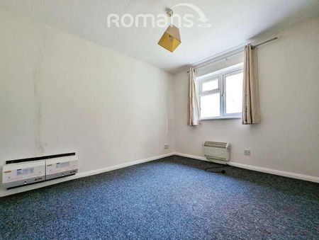 Butlers Court, High Wycombe, HP13 - Photo 2