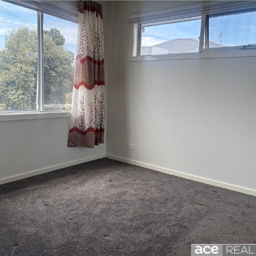 A spacious haven of serenity - Photo 1