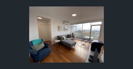 Fully renovated oversized one bedroom featuring panoramic views and study nook! Roof top equipped with BBQs. - Photo 5
