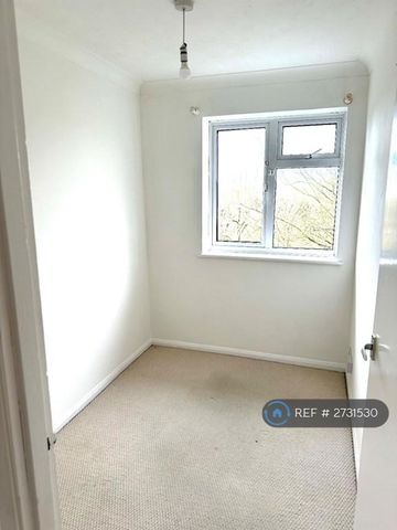 3 bedroom maisonette to rent - Photo 4