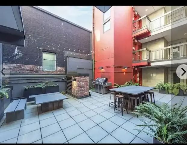 Fully furnished one bedroom apartment in gastown | 370 Carrall Street, Vancouver - Photo 1