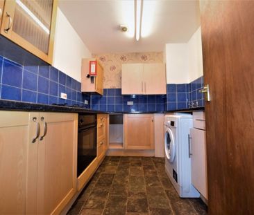 4 bedroom Flat in Otley Road, Leeds - Photo 1