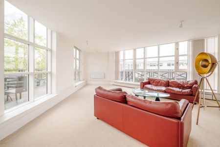2 bedroom penthouse to rent - Photo 3