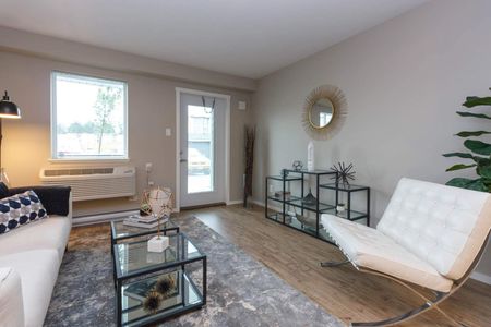 One Bedroom One Bath - Photo 2