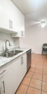 2 Bedroom + 1.5 Bathroom - Fully Renovated unit - Photo 3