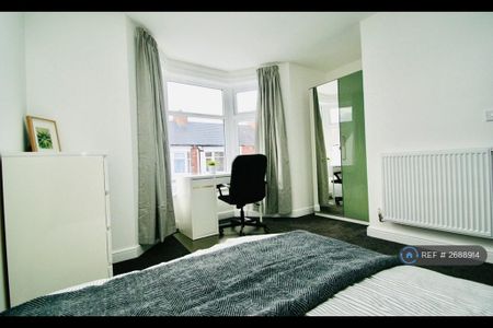 4 bedroom end of terrace house to rent - Photo 5