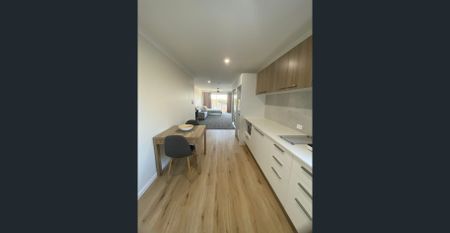 Superb lifestyle location, 5mins Walk to Westfield Carindale - Photo 2