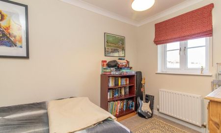 2 bedroom end of terrace house to rent - Photo 2