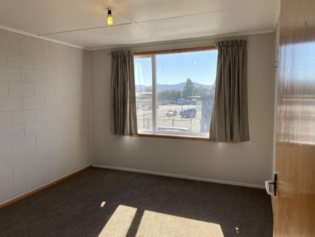 Sunny One Bedroom Unit, Close to town - Photo 3