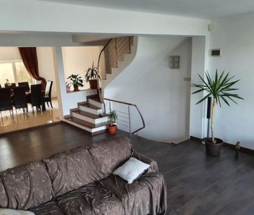 Vila P+2E+M cu vedere frontala la lacul Siutghiol si Insula - Fotografie 1