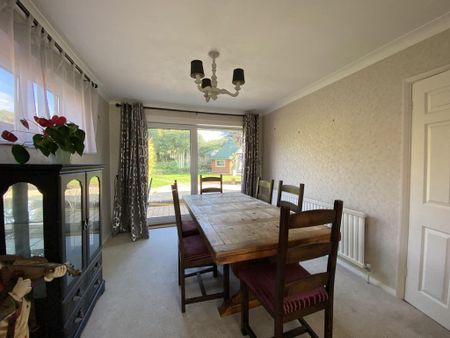 4 bedroom detached house to rent - Photo 3